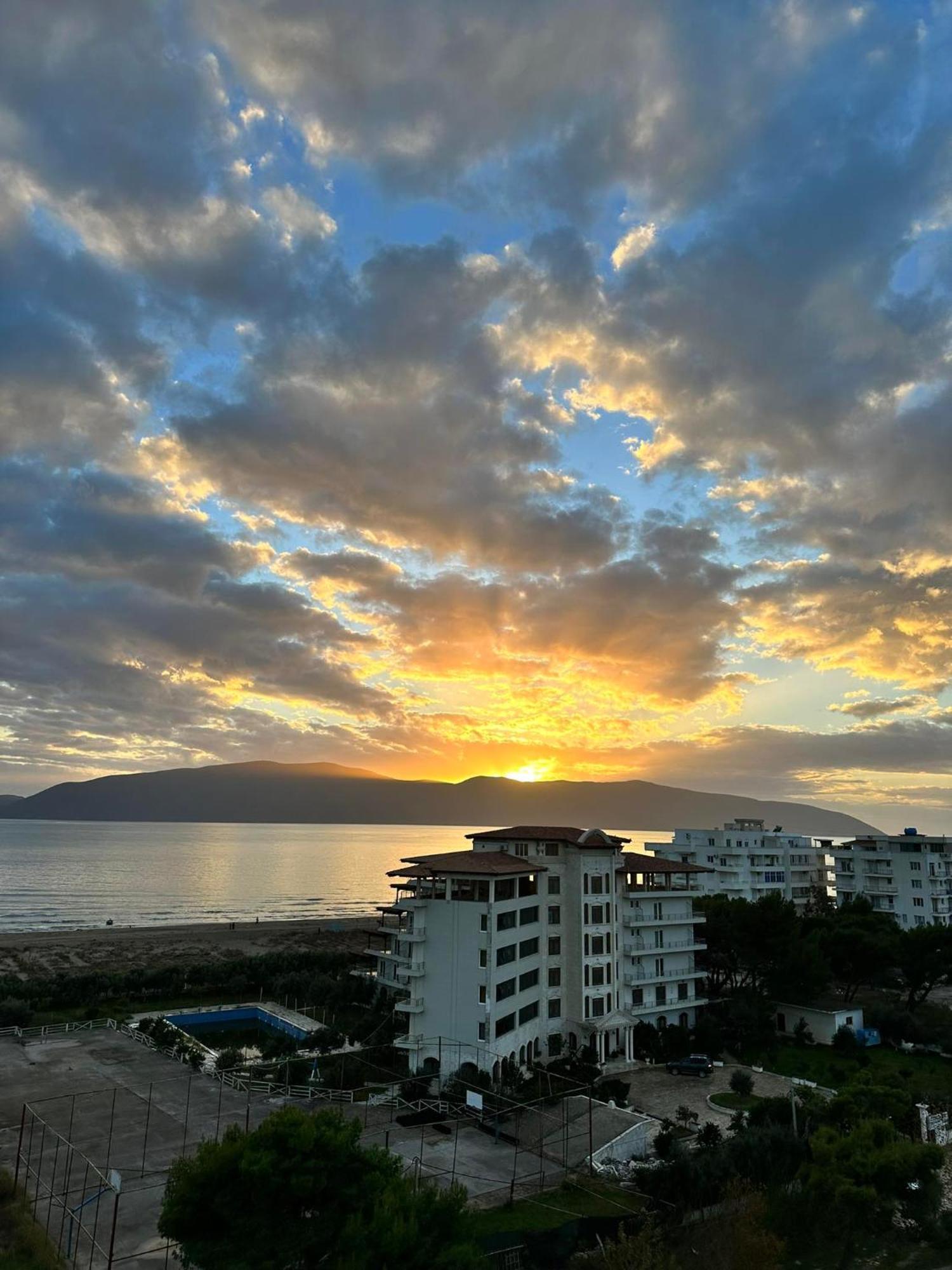 Sea View Apartment Luxury Vlorë Exterior foto